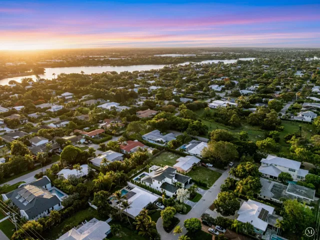Продажа дома по адресу 720 NW 3rd Avenue - фото 9376124