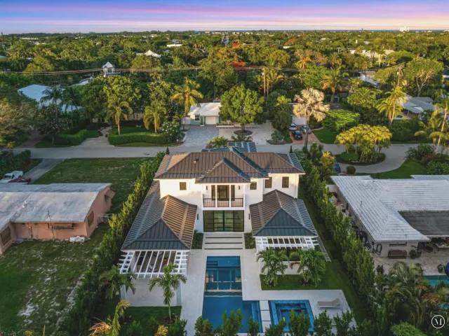 Продажа дома по адресу 720 NW 3rd Avenue - фото 9376127
