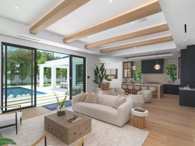 Продажа дома по адресу 720 NW 3rd Avenue - фото 9376060
