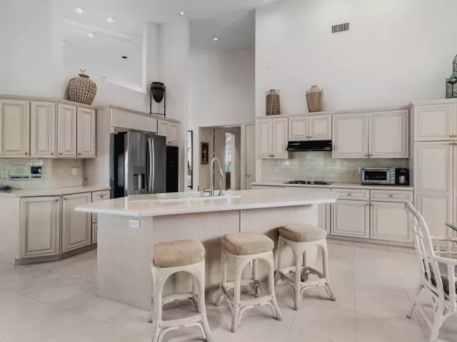 Продажа дома по адресу 17571 Bocaire Way - фото 9039358