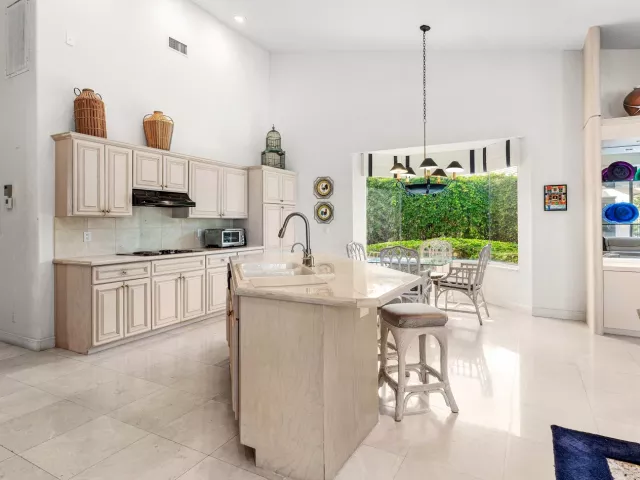 Продажа дома по адресу 17571 Bocaire Way - фото 9039359
