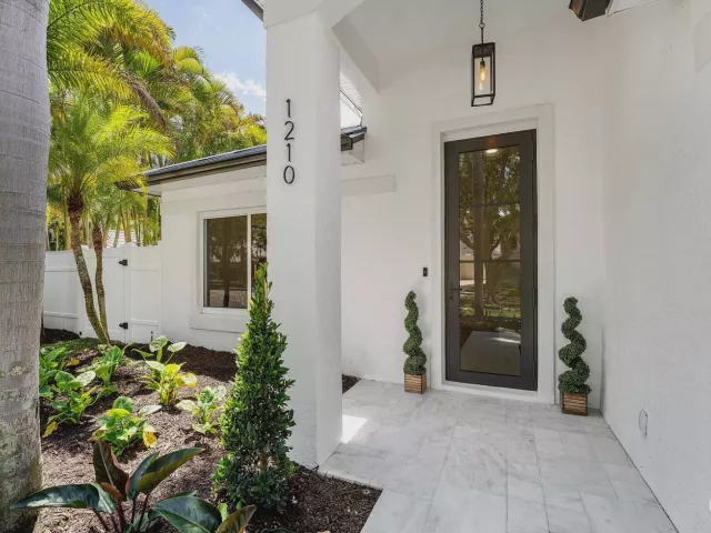 Продажа дома по адресу 1210 Delray Lakes Drive - фото 8882803