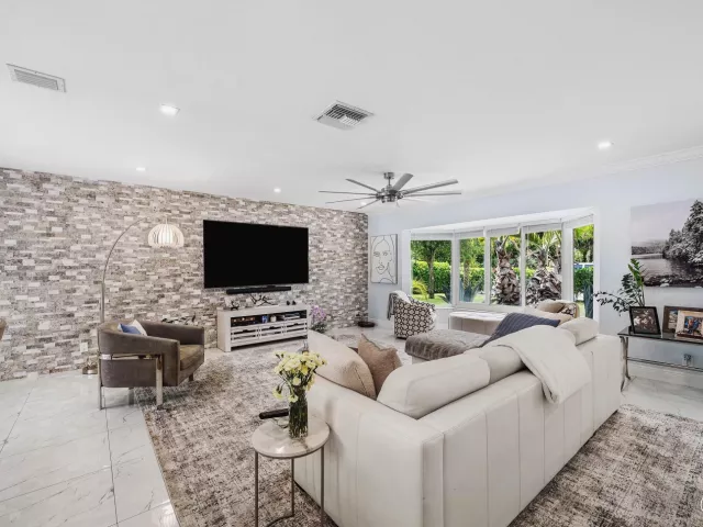 Продажа дома по адресу 1029 W Palmetto Park Road - фото 9311097