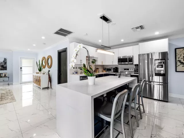 Продажа дома по адресу 1029 W Palmetto Park Road - фото 9311104