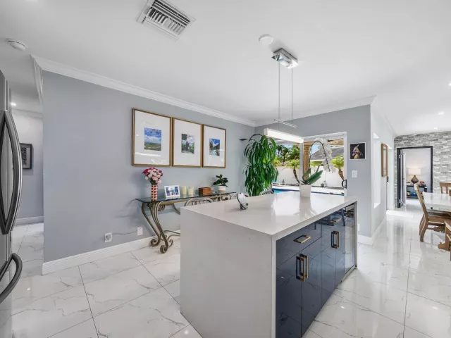 Продажа дома по адресу 1029 W Palmetto Park Road - фото 9311106