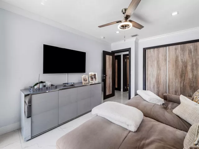 Продажа дома по адресу 1029 W Palmetto Park Road - фото 9311114
