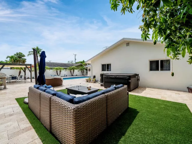 Продажа дома по адресу 1029 W Palmetto Park Road - фото 9311122