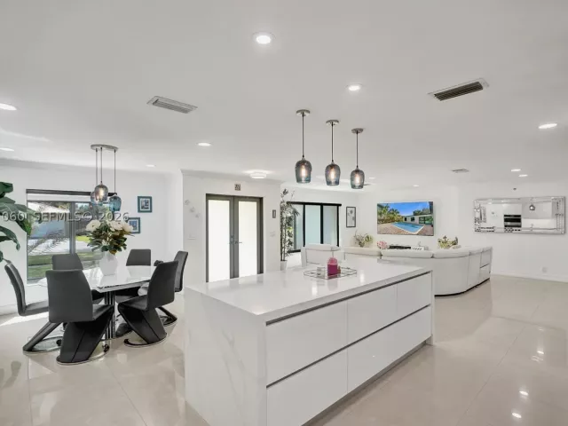 Продажа дома по адресу 5112 SW 87th Ave - фото 8879959