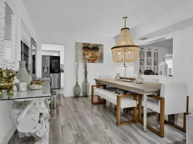 Продажа дома по адресу 27 NE 18th Street - фото 8920672