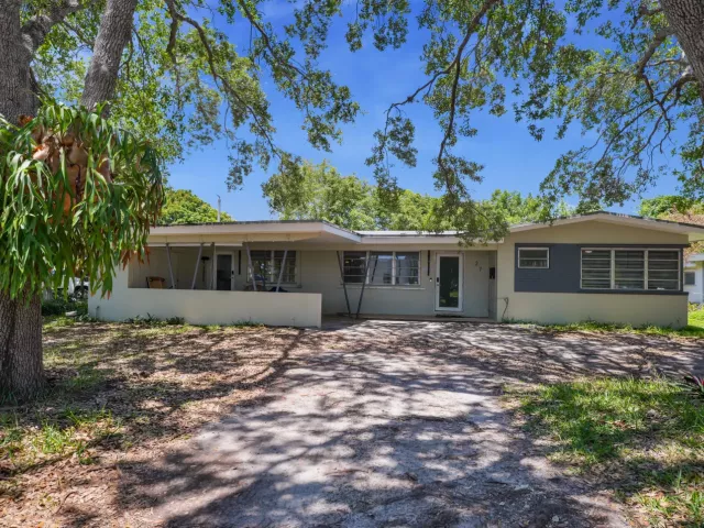 Продажа дома по адресу 27 NE 18th Street - фото 8920676