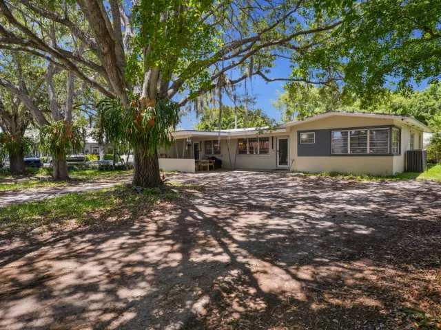 Продажа дома по адресу 27 NE 18th Street - фото 8920679