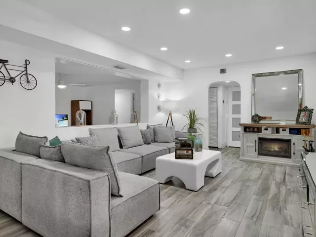 Продажа дома по адресу 27 NE 18th Street - фото 8920681