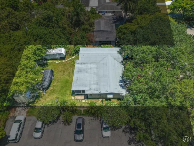 Продажа дома по адресу 27 NE 18th Street - фото 8920665