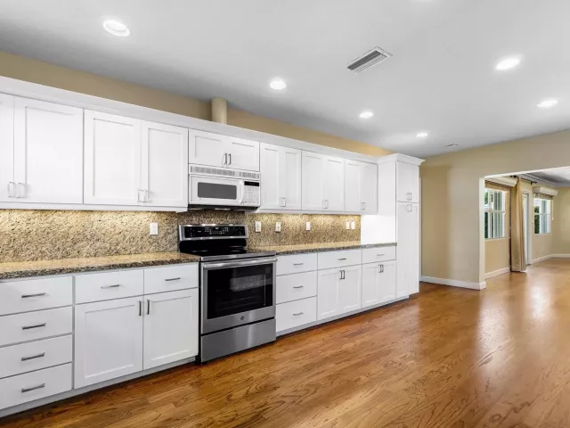 Продажа дома по адресу 976 SW Mulberry Way - фото 8901423