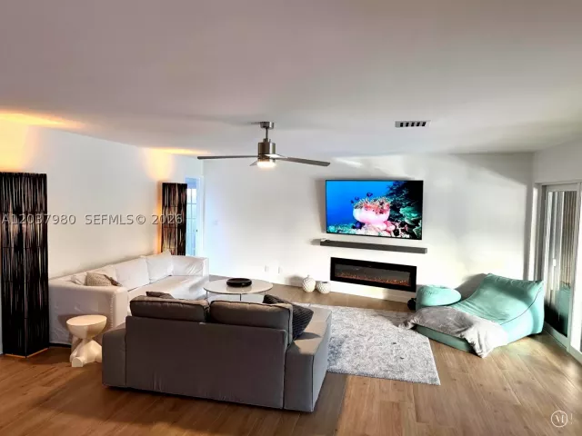 Продажа дома по адресу 2100 NE 24th St - фото 8210049