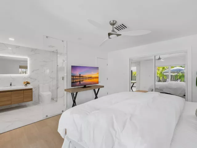 Продажа дома по адресу 5210 NE 17th Terrace - фото 8919751