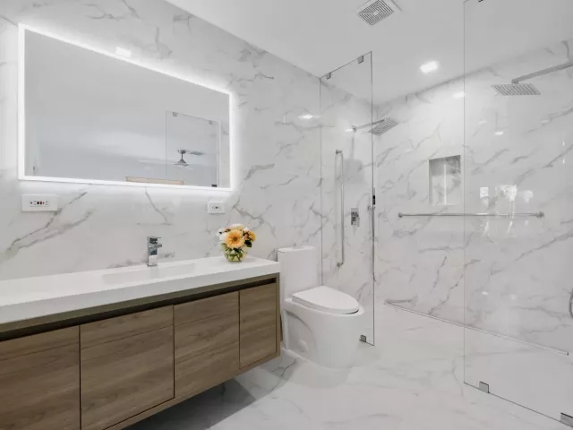 Продажа дома по адресу 5210 NE 17th Terrace - фото 8919753