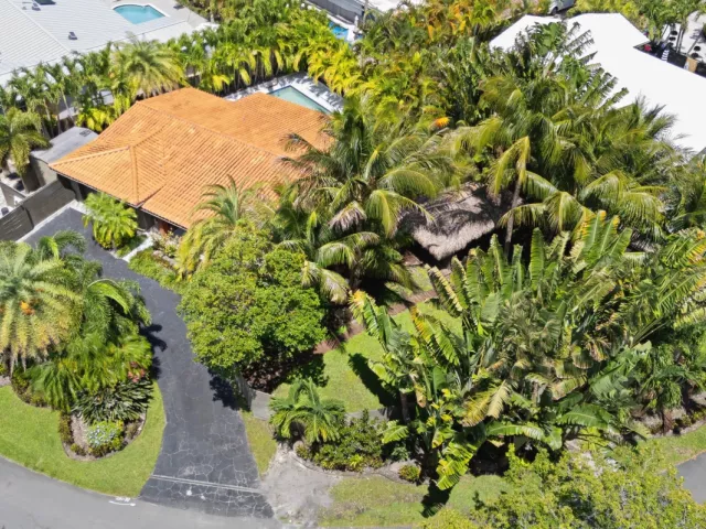 Продажа дома по адресу 5210 NE 17th Terrace - фото 8919739