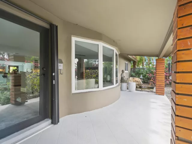 Продажа дома по адресу 5210 NE 17th Terrace - фото 8919741