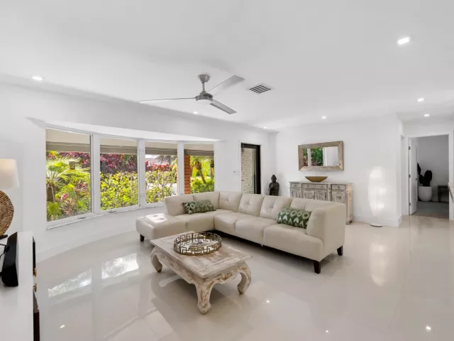 Продажа дома по адресу 5210 NE 17th Terrace - фото 8919742