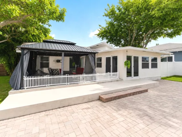 Продажа дома по адресу 5442 Sunrise Boulevard - фото 9381260