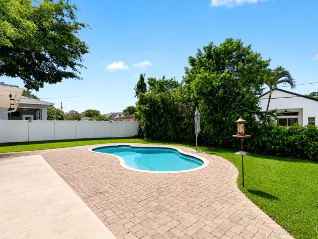 Продажа дома по адресу 5442 Sunrise Boulevard - фото 9381262