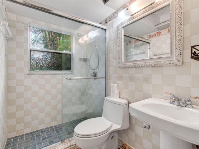 Продажа дома по адресу 5442 Sunrise Boulevard - фото 9381249
