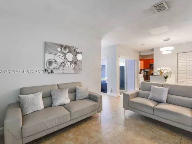 Продажа дома по адресу 15216 SW 112th Pl - фото 8879647