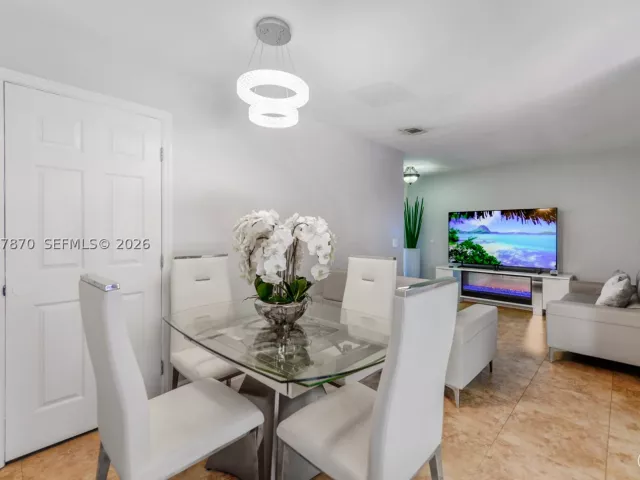 Продажа дома по адресу 15216 SW 112th Pl - фото 8879651