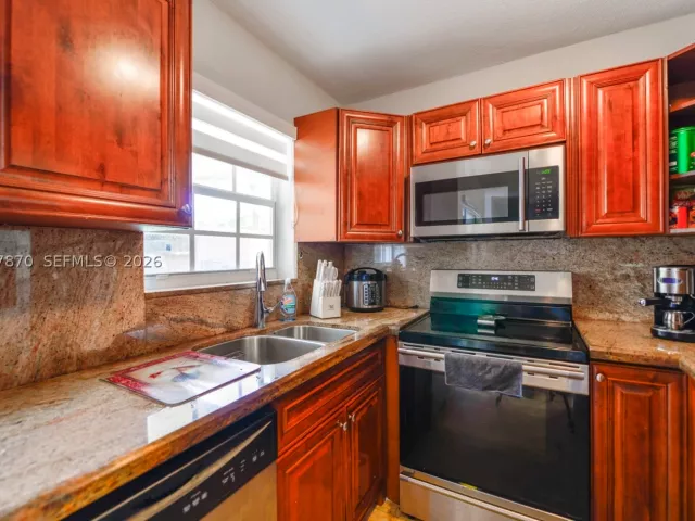 Продажа дома по адресу 15216 SW 112th Pl - фото 8879652
