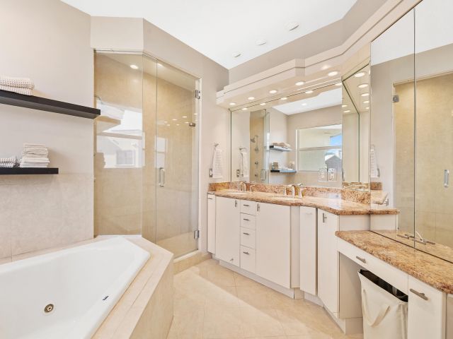 Продажа дома по адресу 208 SE 10th Terrace - фото 8226560