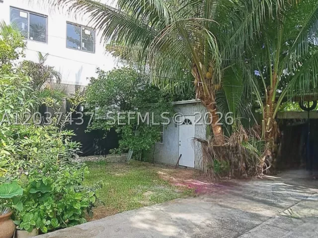 Продажа дома по адресу 351 NW 31st St - фото 8910616