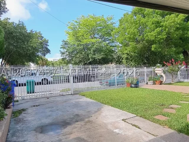 Продажа дома по адресу 351 NW 31st St - фото 8910617