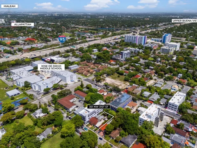 Продажа дома по адресу 351 NW 31st St - фото 8910604