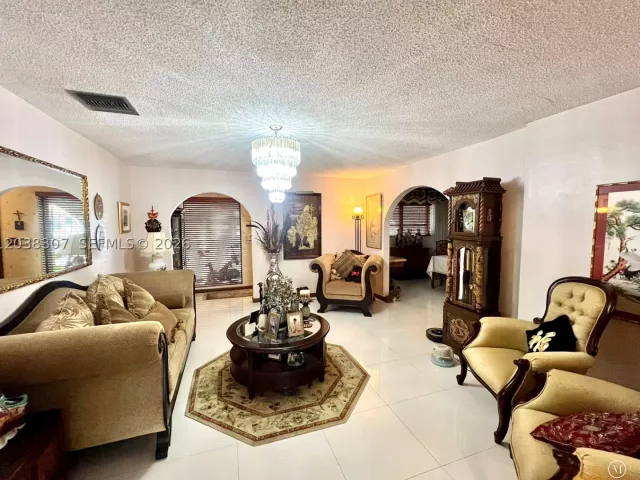 Продажа дома по адресу 9601 SW 66th St - фото 8910516