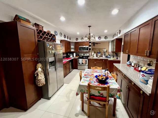 Продажа дома по адресу 9601 SW 66th St - фото 8910519