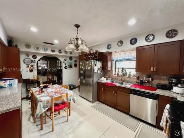 Продажа дома по адресу 9601 SW 66th St - фото 8910521