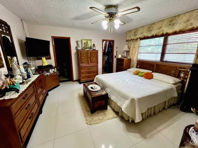 Продажа дома по адресу 9601 SW 66th St - фото 8910527
