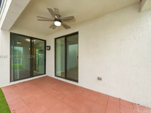 Продажа дома по адресу 3384 NW 5th St - фото 8894014