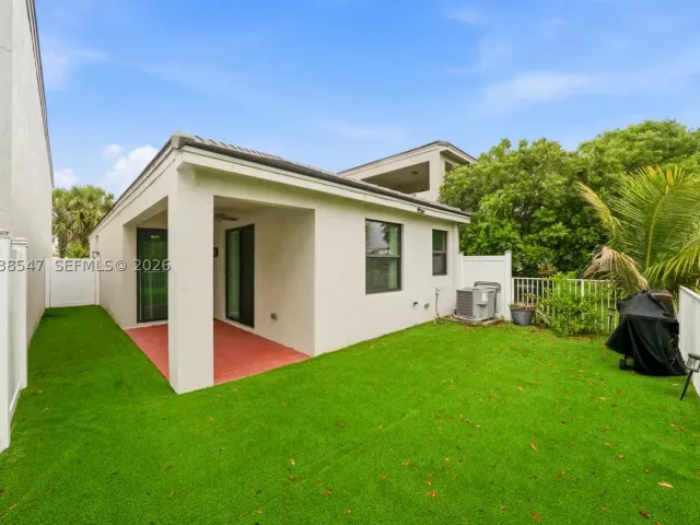 Продажа дома по адресу 3384 NW 5th St - фото 8894015