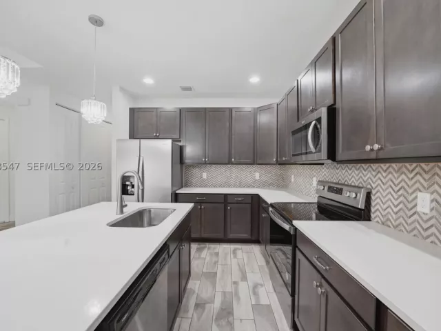 Продажа дома по адресу 3384 NW 5th St - фото 8894020