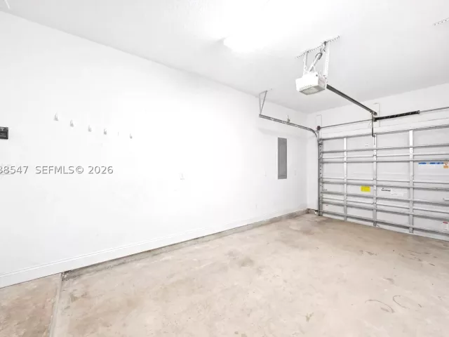 Продажа дома по адресу 3384 NW 5th St - фото 8894006