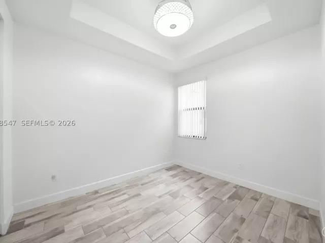 Продажа дома по адресу 3384 NW 5th St - фото 8894008