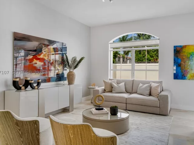 Продажа дома по адресу 21156 NE 33rd Ave - фото 8927591