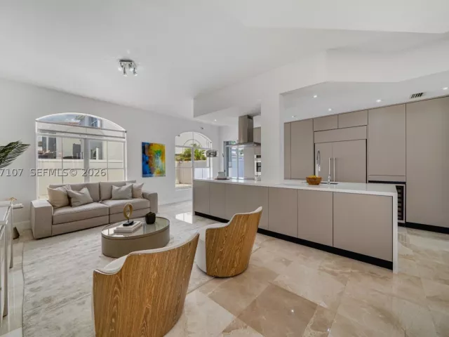 Продажа дома по адресу 21156 NE 33rd Ave - фото 8927592