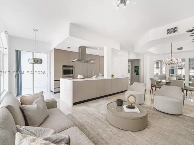 Продажа дома по адресу 21156 NE 33rd Ave - фото 8927594