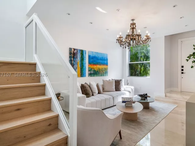 Продажа дома по адресу 21156 NE 33rd Ave - фото 8927596