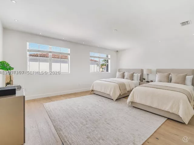 Продажа дома по адресу 21156 NE 33rd Ave - фото 8927598