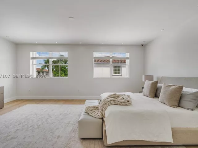 Продажа дома по адресу 21156 NE 33rd Ave - фото 8927601