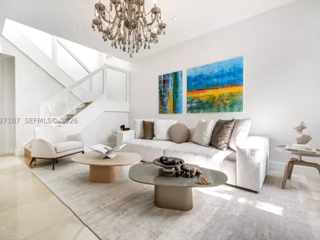 Продажа дома по адресу 21156 NE 33rd Ave - фото 8927583